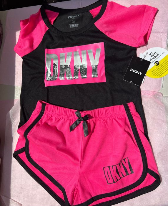 DKNY детска пижамка С размер