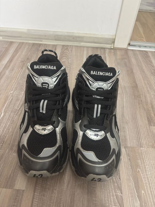 Balenciaga Runner V2