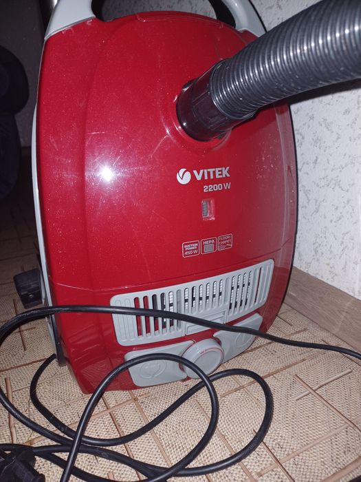 Продам пылесос Vitek со съёмным мешком