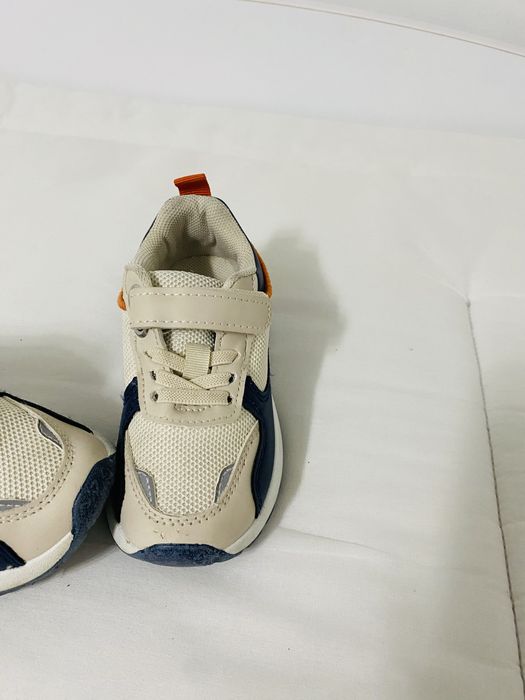 Adidasi bej Sinsay merimea 25