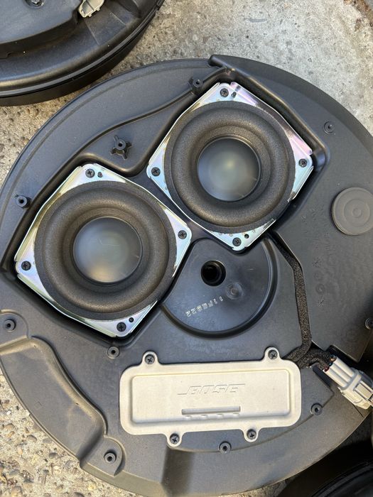 Subwoofer Bose roata rezerva cu amplificator incorporat