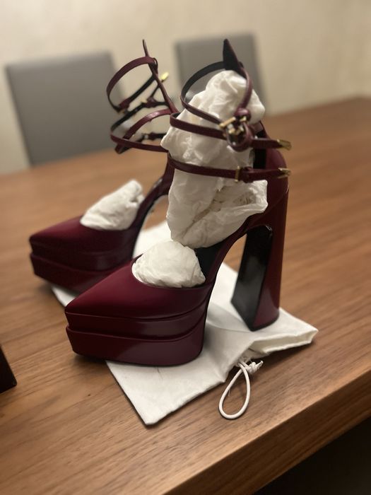 Обувки на ток Versace