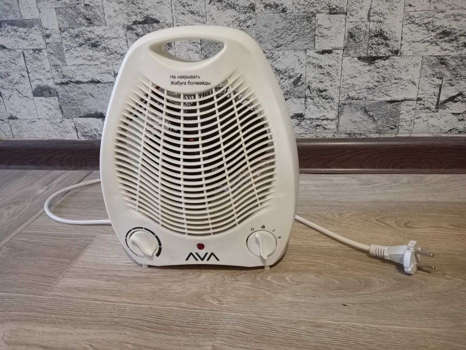 Напольный обогреватель AVA AVT-200A