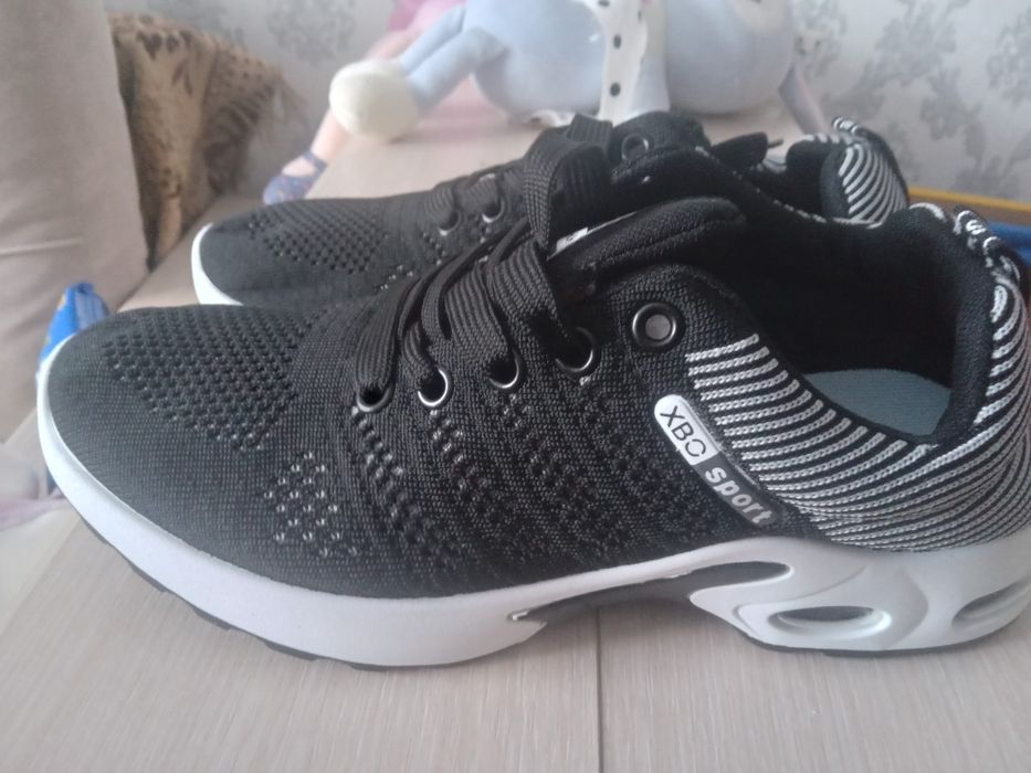 Продам летние кроссовки