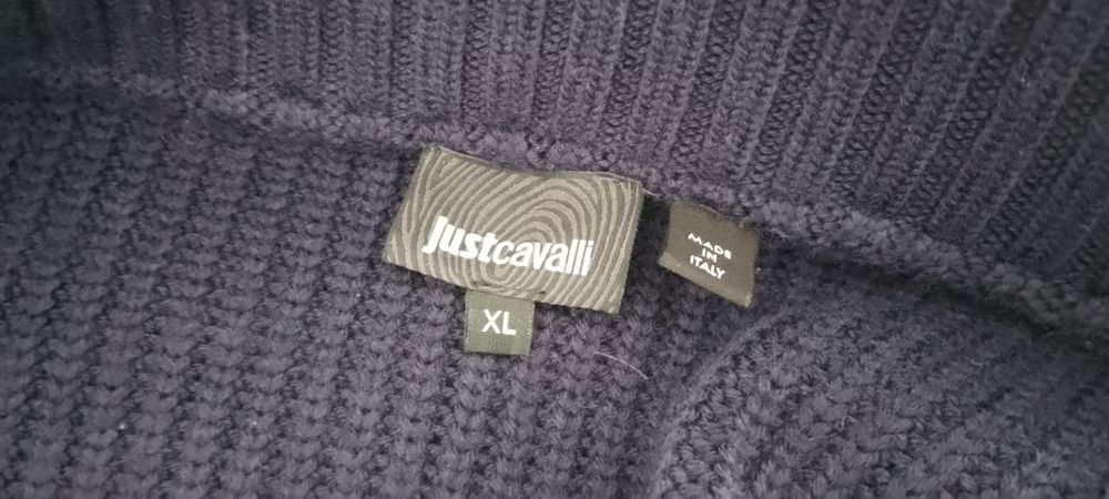 Продавам мъжко оригинално яке на Just cavalli