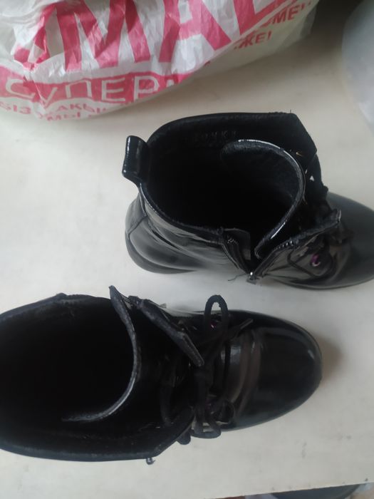 Продам детскую обувь