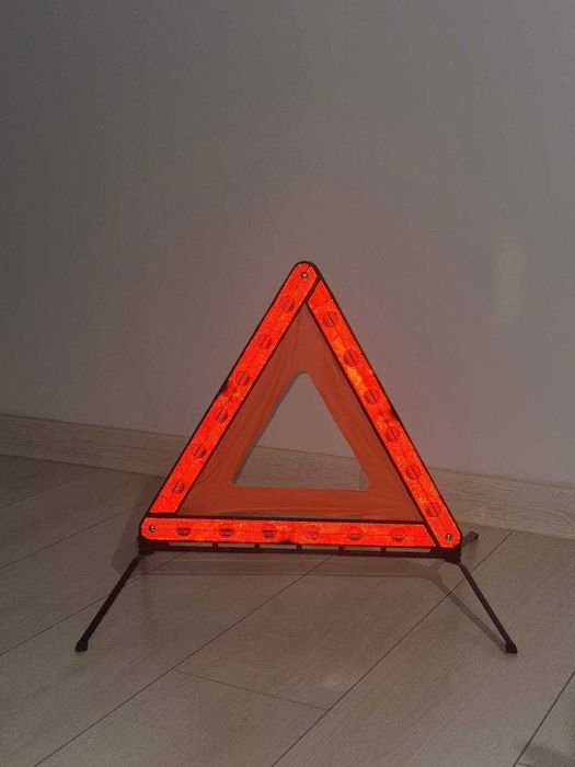 Аварийный знак в пластиковом кейсе