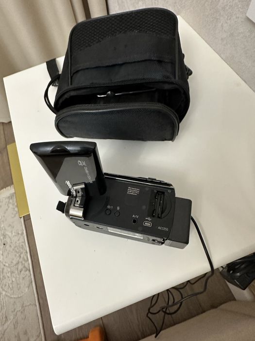 Продам видеокамеру Panasonic SDR-H100
