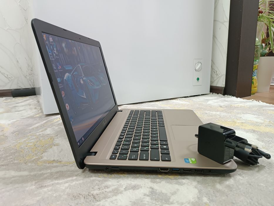 Ноутбук ASUS 4 ядерный.