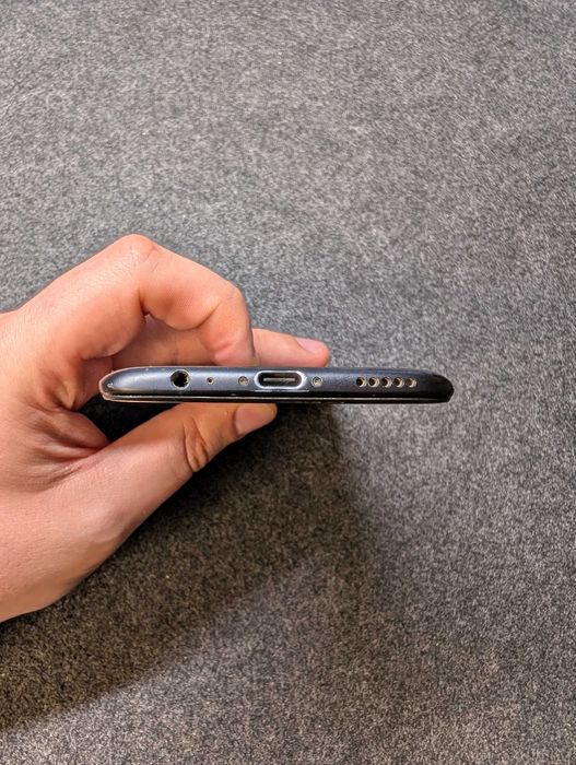 OnePlus 5T (8GB RAM / 128GB)  – Работещ, със следи от употреба