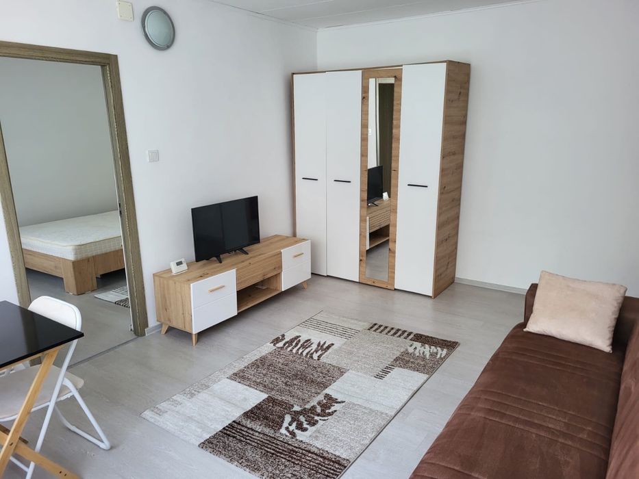 Proprietar, inchiriez apartament cu doua camere renovat