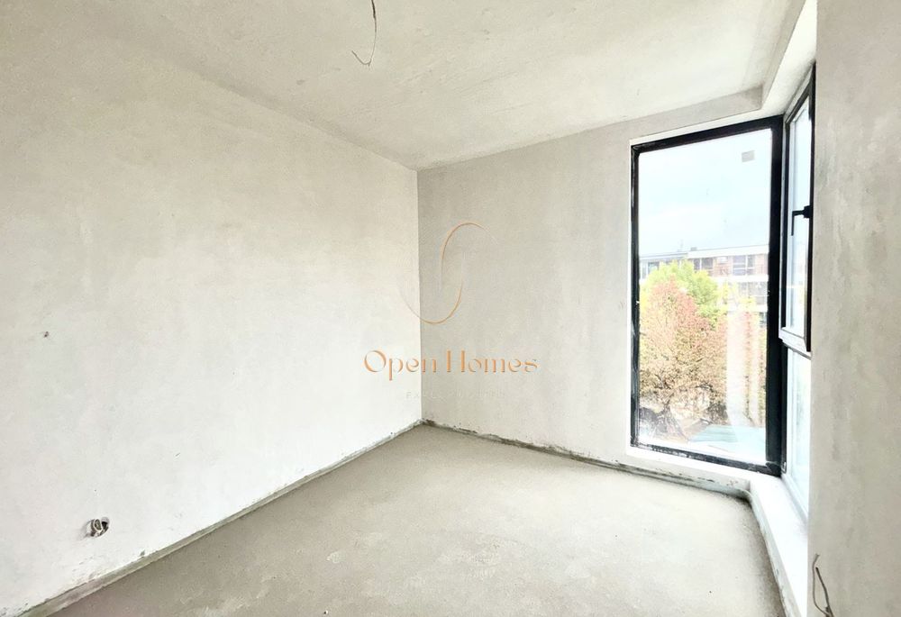 Тристаен пред акт 16 в Манастирски ливади – Запад