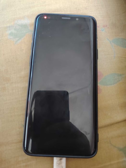 Samsung s9+ перфектен като нов