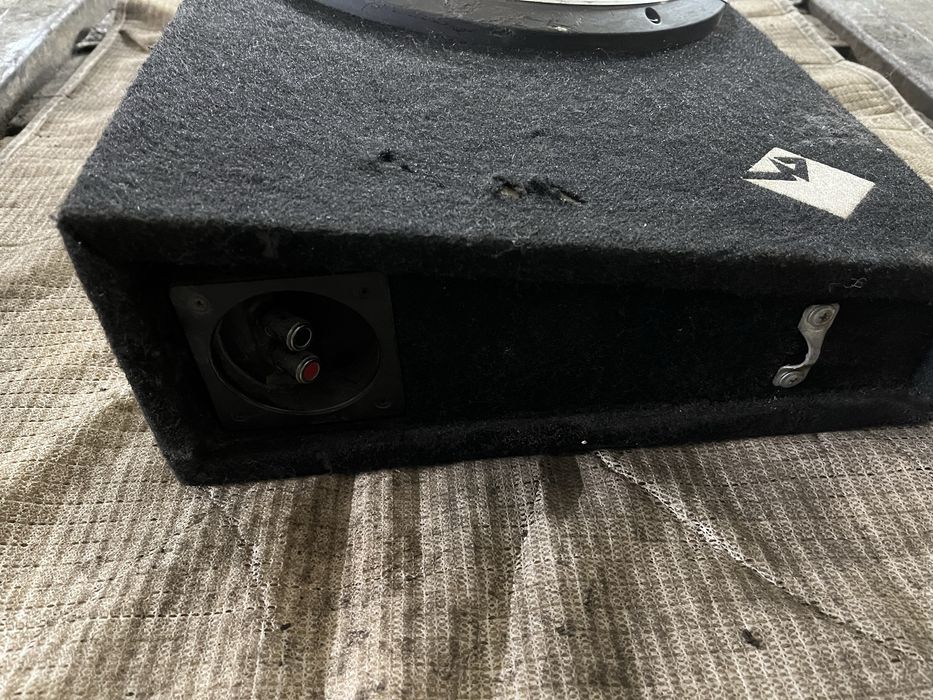 Продам сабвуфер с усилителем