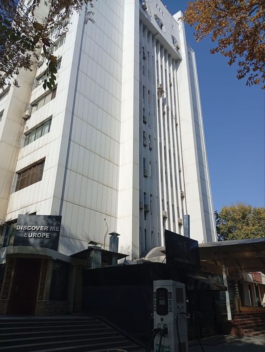 Срочно. Продаю целый этаж.