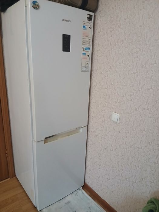 Холодильник SAMSUNG