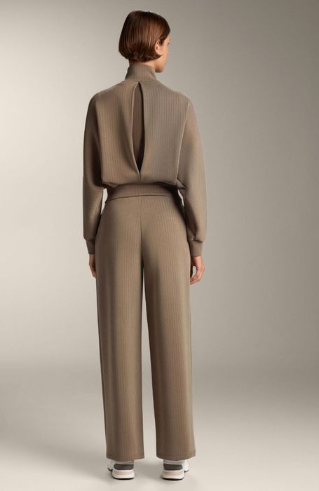 Спортно елегантен екип на Oysho