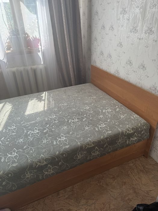 Продам кровать б/у полторушку
