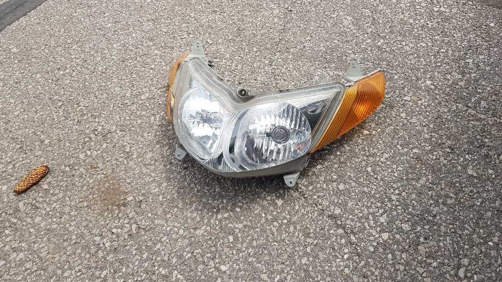 Сузуки бургман  фар с мигачи за мотор