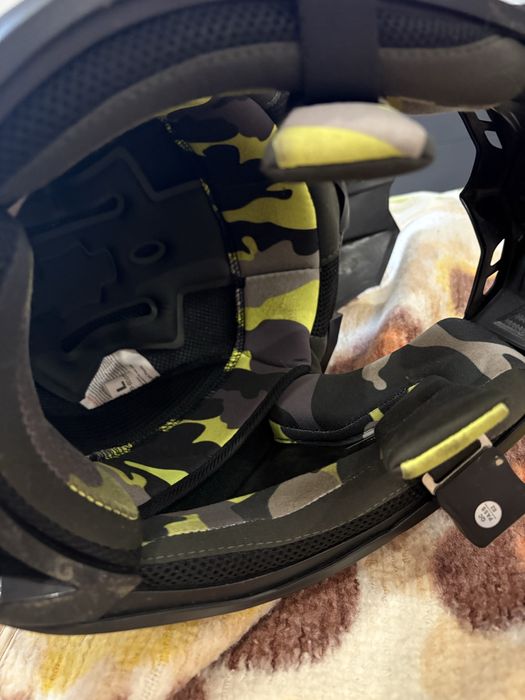 Каска размер L много запазена