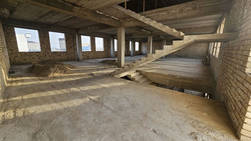 Hovli sotiladi yangi raddomni ro'parasida 6 sotix