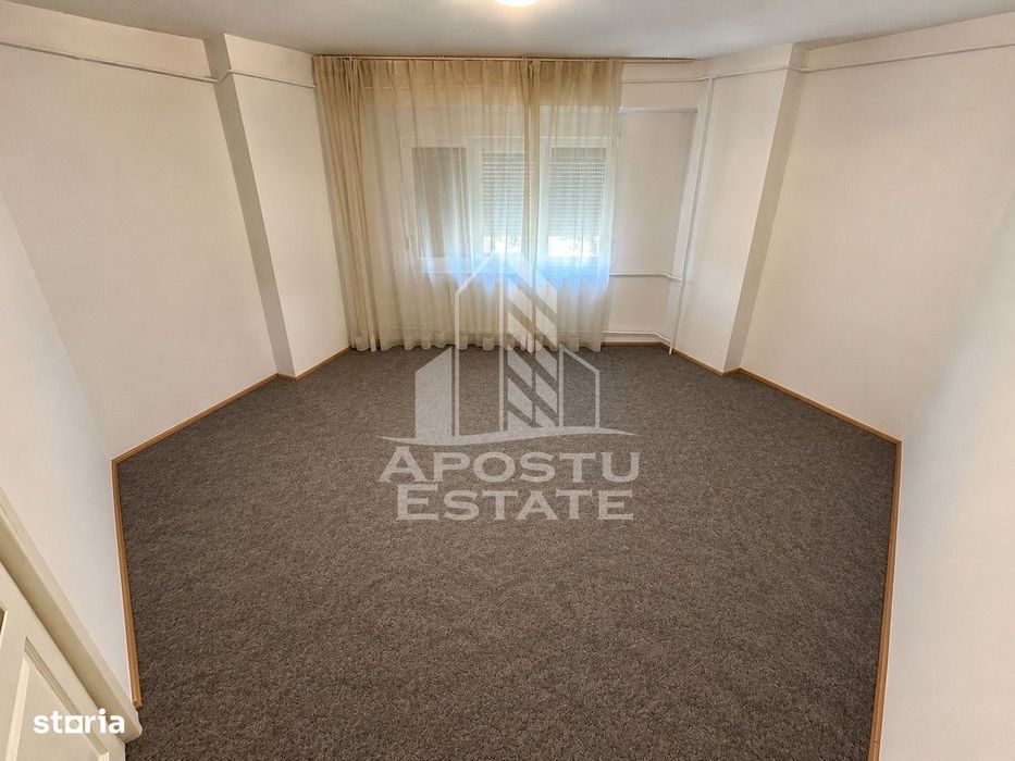 Apartament 2 camere, decomandate, etaj 5/6, garaj subteran, Aradului — fotografia 1