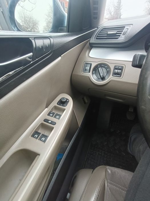 Vând Volkswagen Passat 2008