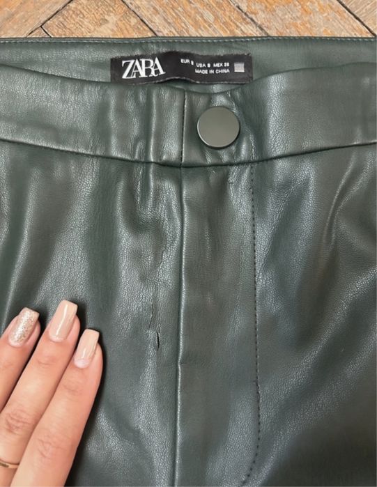 Pantaloni piele Zara