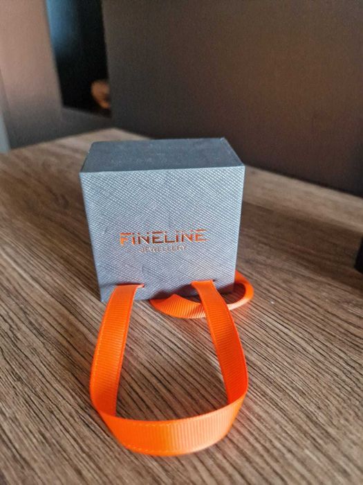 Стилен Медальон “Компас” – Подаръчна Кутия от Fineline Jewellery