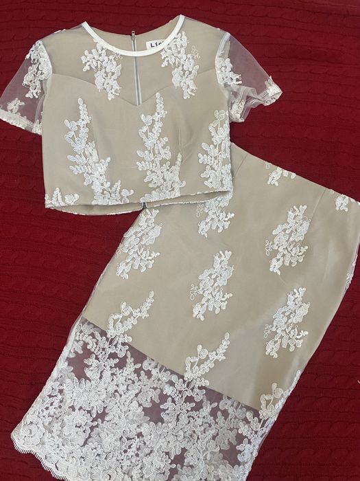 Костюм с юбкой праздничный