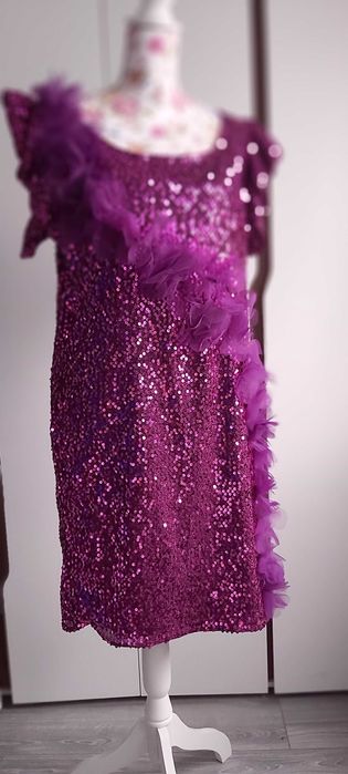 Vând rochii marimea M L XL și pe comandă.