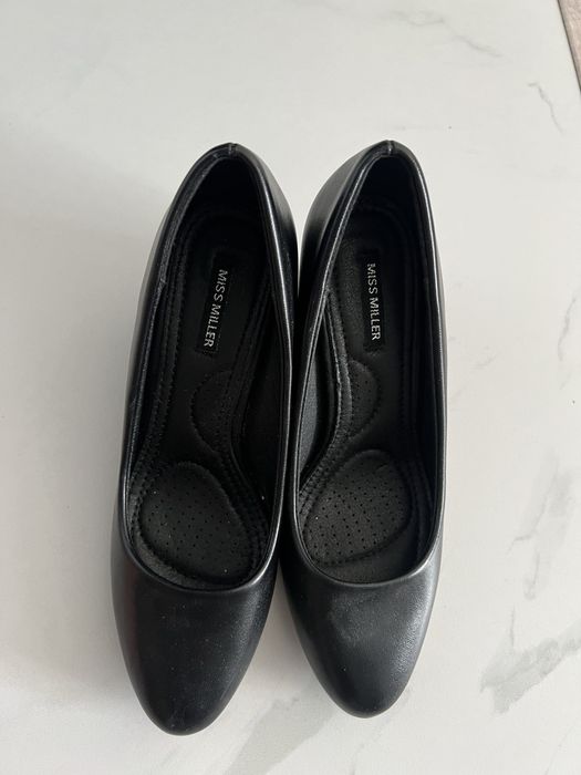 Классические черные туфли