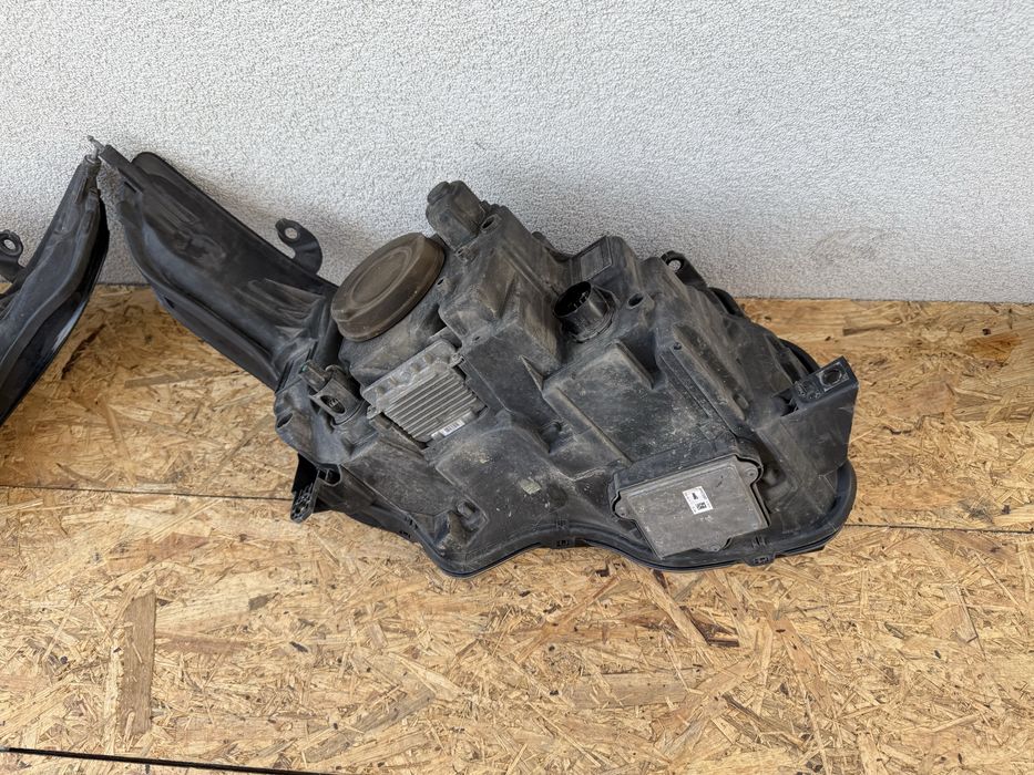 SET Far stanga dreapta Range Rover Vogue Xenon adaptiv + LED Originale