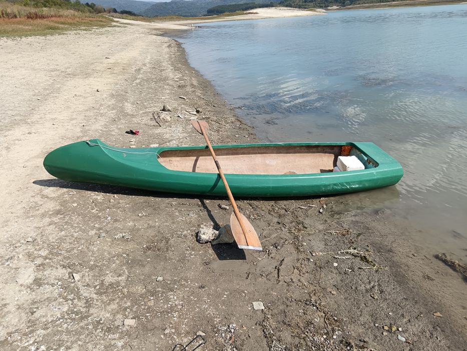 Продавам лодка индианско кану