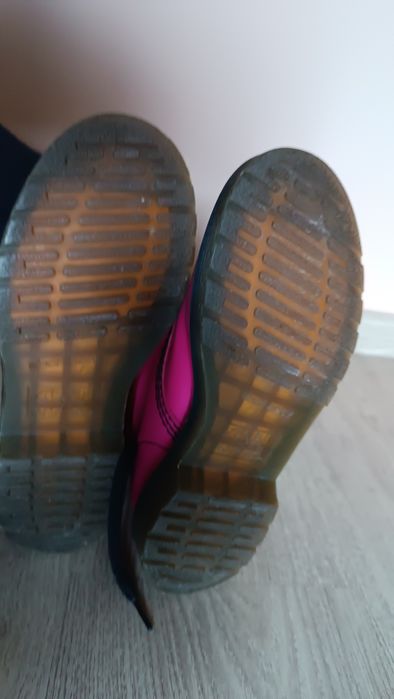 Розови лачени Dr. Martens