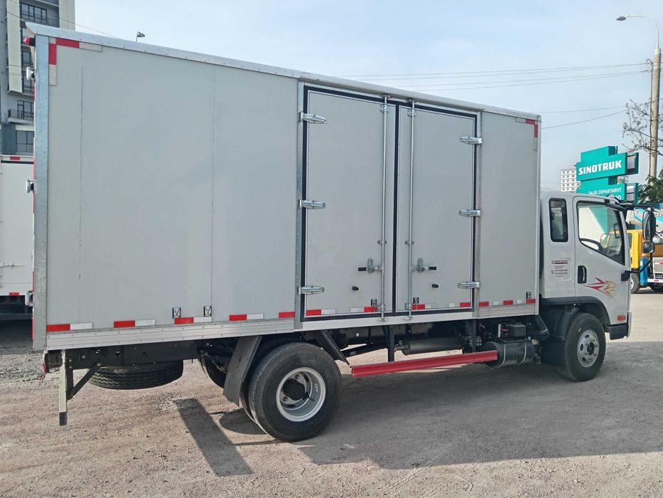 Автофургон Промтоварный FAW Tiger V 4x2