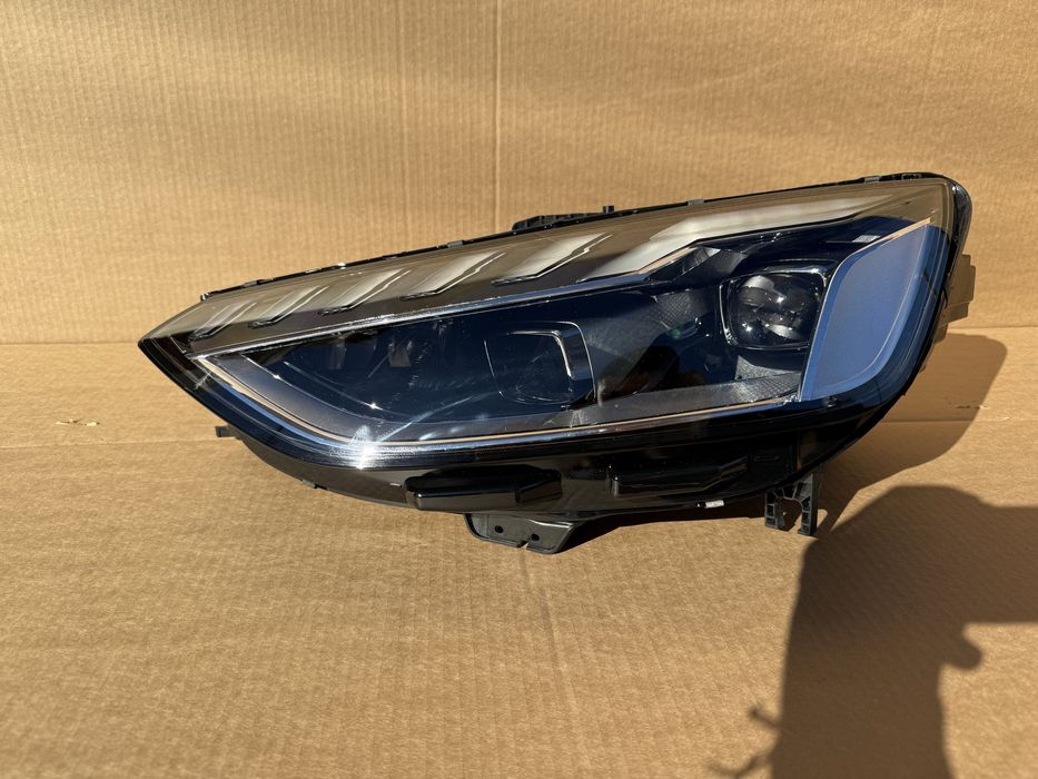 Фар Audi A4 B9 Facelift