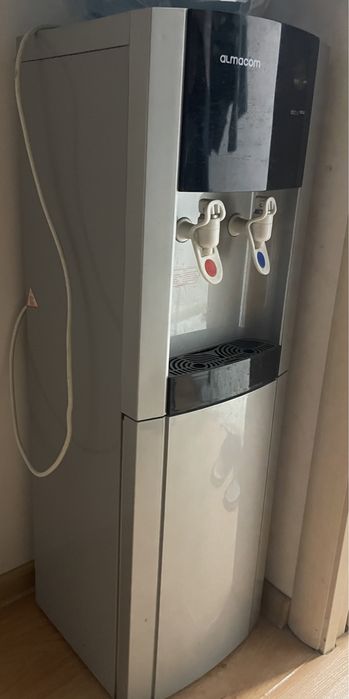 Диспенсер кулер для воды