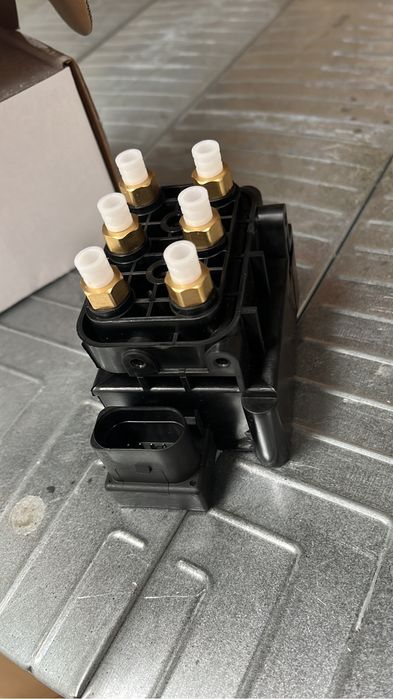 Compresor perna aer bloc de valve supapa audi a6 a7 a8 q7 touareg nou
