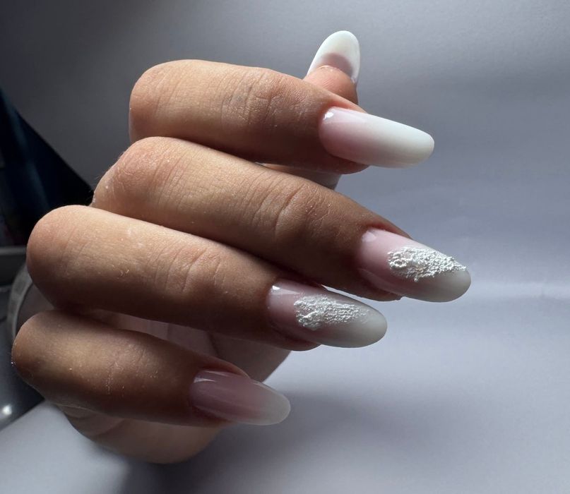 Unghii cu gel și oja semipermanenta la