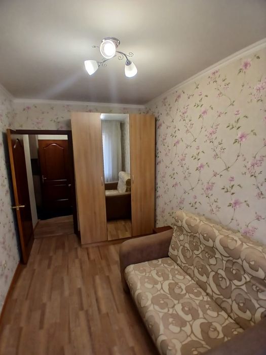 Диван б/у 1,5 в хорошем состоянии.