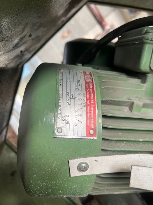 Машина за стъклодържател