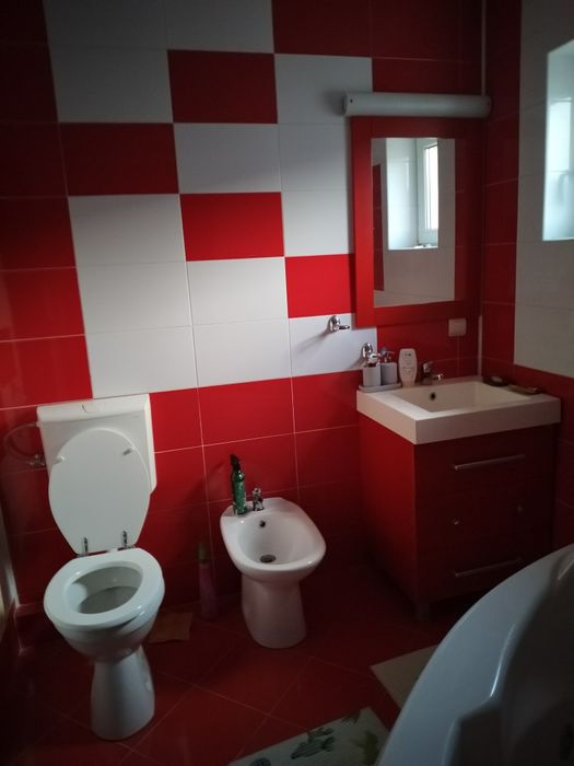 Închiriez casă Florești