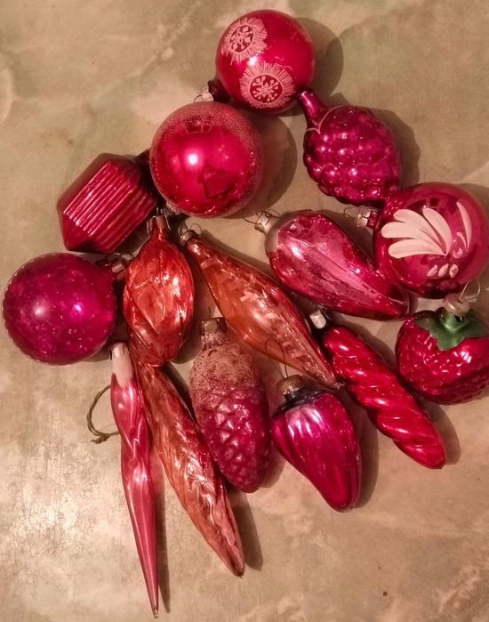 Новогодние игрушки разные