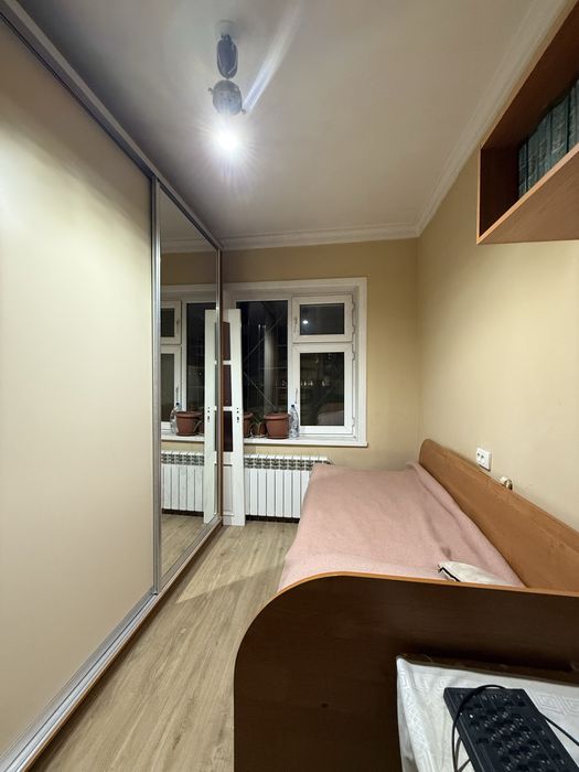 Срочно продается 3-х комн квартира в Куйлюк массив-1, 1/1/4