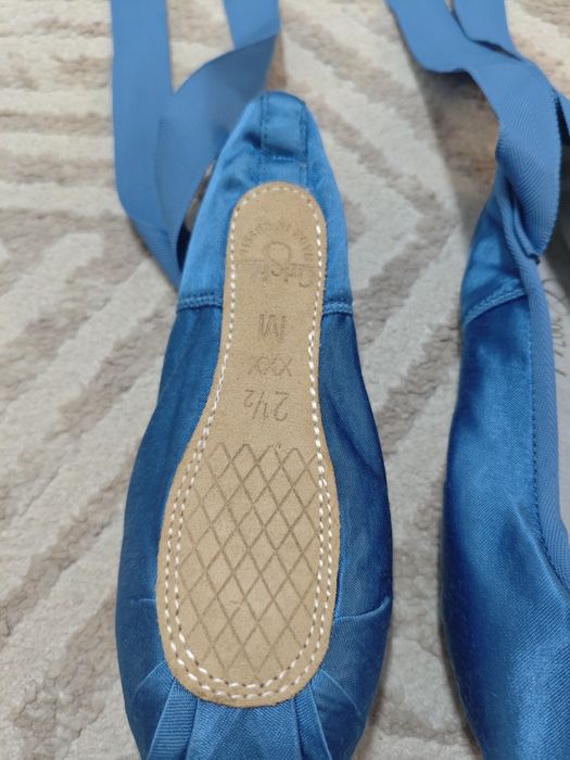 Продам Пуанты в отличном состоянии