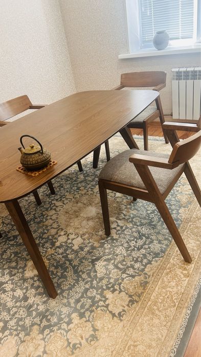 Стол co стульями 4шт  деревянные