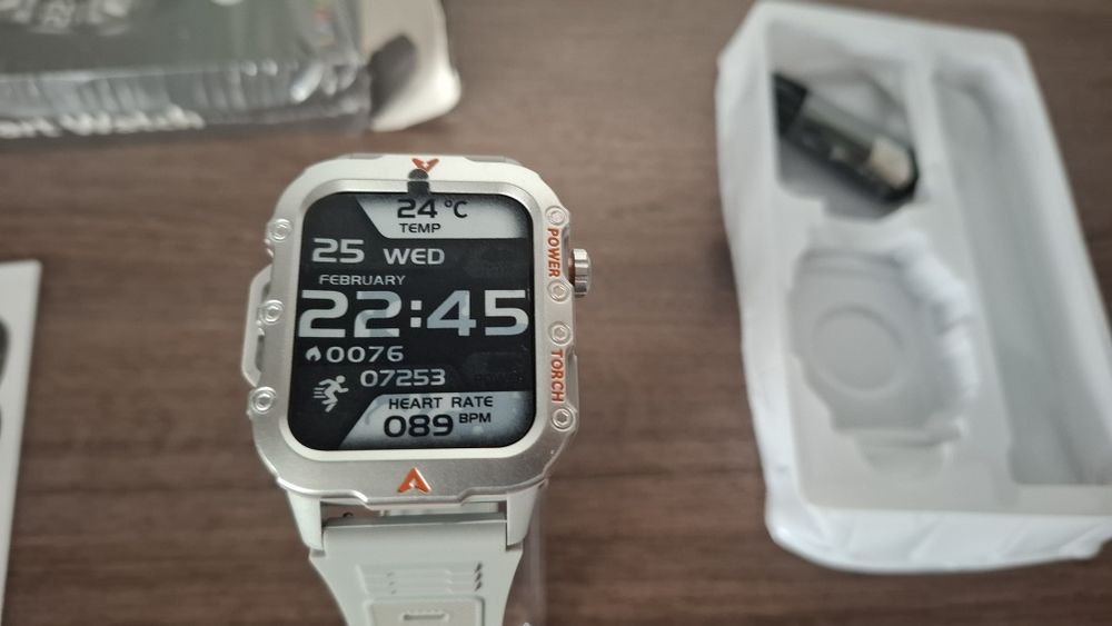 Смарт часовник Laxasfit Q11 сив цвят.