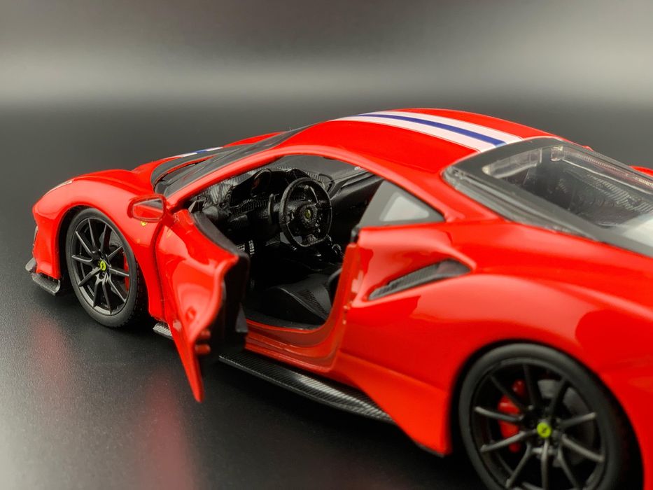 Macheta auto Ferrari 488Pista, Bburago, 1/24
