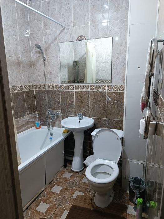 По часам,суточно,ночь.